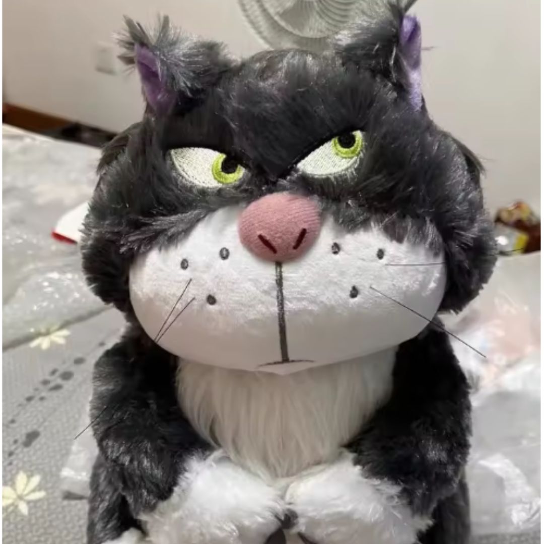 Peluche Gato Lucifer 🐾 – Ternura y suavidad en cada abrazo