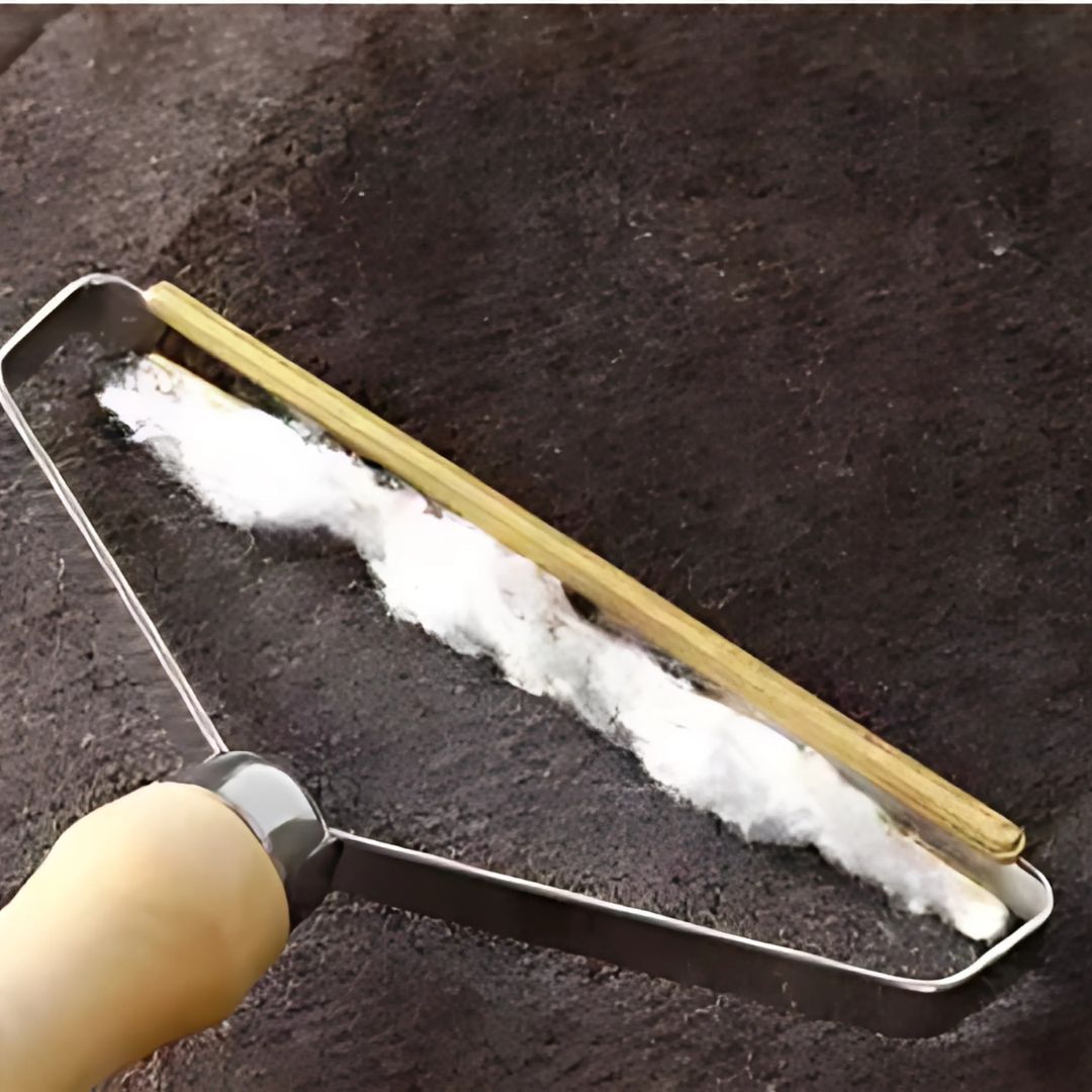 ¡Devuélvele la vida a tu ropa con el cepillo mágico quita pelusas!