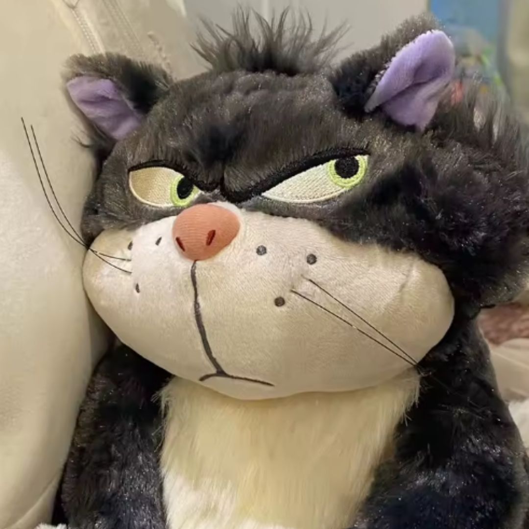 Peluche Gato Lucifer 🐾 – Ternura y suavidad en cada abrazo